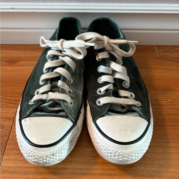 Velvet Green Low Top Converse Size 6.5 - Picture 2 of 5